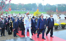 Lãnh đạo Đảng, Nhà nước viếng lăng Bác, tưởng niệm anh hùng liệt sĩ