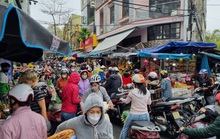 Đà Nẵng: Chợ đông nghịt ngày cuối năm, giá cả tăng chóng mặt