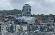 Ngắm tượng Phật khổng lồ giữa mỏ đá chưa hoàn thổ