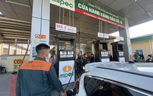 Khan hiếm xăng dầu, Bộ Công Thương nói gì về trách nhiệm giải quyết?