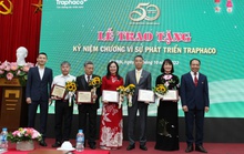 128 lãnh đạo, cán bộ, nhân viên Traphaco nhận kỷ niệm chương