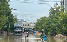 Bình Định: Mưa lũ gây ngập lụt trên diện rộng, hơn 42.000 học sinh không thể đến trường