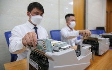 Giá USD ngân hàng và tự do cùng tăng mạnh