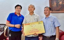 Mai Vàng nhân ái thăm nhạc sĩ Nguyễn Tuấn Kiệt và Nguyễn Ngọc Thiện