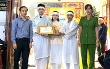 Truy tặng giấy khen cho người tử vong trong lúc cứu học sinh bị lũ cuốn