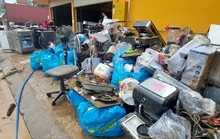 Cho nhiều người vào trú mưa ngập, một siêu thị điện máy bị mất trộm 130 điện thoại