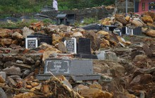 Nghĩa trang lớn nhất Đà Nẵng: 610 ngôi mộ bị vùi lấp, quân và dân cùng khắc phục hậu quả