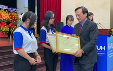 Các trường ĐH khai giảng, trao học bổng cho sinh viên