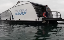 CLIP: Ngắm du thuyền tự động thu gom rác