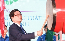 Trao chứng nhận kiểm định cho Trường ĐH Luật TP HCM