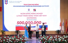 Agribank trao tặng Quỹ học bổng Trường Đại học Ngân hàng TP. Hồ Chí Minh