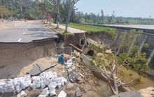 Bờ biển Hội An, Đà Nẵng te tua sau mưa bão