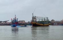 Quảng Bình: Tàu cá ngư dân bất ngờ bị tông chìm trên sông