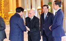 Thủ tướng Phạm Minh Chính cùng lãnh đạo ASEAN tiếp kiến Quốc vương Campuchia