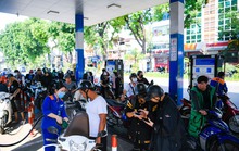 Giá xăng đứng yên sau 6 lần tăng liên tiếp