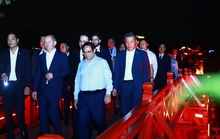 Thủ tướng Đức - Việt Nam đi dạo hồ Gươm, thăm đền Ngọc Sơn
