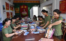 CLIP: Xúc động hình ảnh phụ nữ ở Tiền Giang chuẩn bị 800 bộ áo dài cho cô giáo vùng cao