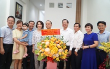 Chủ tịch UBND TP HCM Phan Văn Mãi thăm nhà giáo lão thành