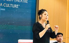 NSND Hồng Vân xúc động trong lễ ký kết Sân khấu kịch Học đường UEH