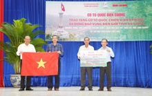 Trao tặng 10.000 lá cờ Tổ quốc cho đồng bào biên giới và chiến sĩ biên phòng An Giang