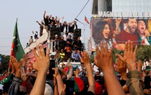Cựu Thủ tướng Pakistan Imran Khan bị bắn giữa cuộc biểu tình