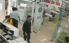 CLIP: Nữ điều dưỡng ở Bình Dương bị hành hung