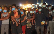 Trắng đêm đưa 305 công dân Sri Lanka gặp nạn vào đất liền