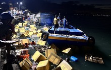 Lật tàu chở 70 tấn hàng ở cảng Phan Thiết, heo sống bị chìm dưới nước