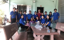 Đoàn khối Dân - Chính - Đảng TP HCM thăm mẹ Việt Nam anh hùng