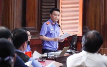 Cựu CEO Alibaba xin lại 2 hộp chứa 20 thỏi kim loại màu vàng