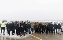 Đoàn xe Giáng sinh cập bến, mùa đông ấm áp cho Ukraine