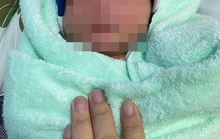 TP HCM: Cháu bé khoảng 2 ngày tuổi bị bỏ rơi trước cổng UBND phường