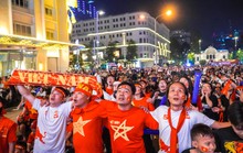 PS ảnh: Cổ động viên TP HCM ngất ngây với chiến thắng Việt Nam - Malaysia 3-0