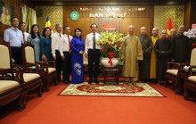 Lãnh đạo TP HCM thăm, chúc mừng Pháp chủ Hội đồng Chứng minh Giáo hội Phật giáo Việt Nam