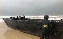 Lại có “tàu ma dạt vào bờ biển Quảng Trị