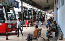 Ngày cuối năm 2022, khách nườm nượp đổ ra bến xe về quê