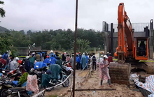 Quảng Nam: Mưa to chia cắt đường, hàng trăm người bị chặn lối về nhà