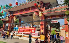 Nhiều người ngỡ ngàng trước hình ảnh tại chùa Bà Bình Dương