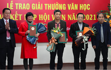 Hội Nhà văn Việt Nam trao giải thưởng văn học và kết nạp hội viên mới