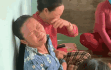 CLIP: Mẹ nam sinh viên mất tích ngất lịm khi nhận tin thi thể con trên sông Sài Gòn