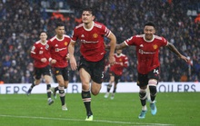 Thủy chiến tại Elland Road, Man United bay cao Top 4