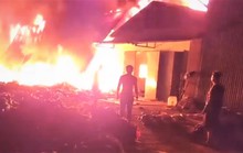 Cháy lớn trong đêm, thiêu rụi xưởng sơ chế cà phê ở Lâm Đồng