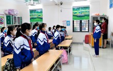 Học sinh tiểu học và lớp 6 ở ngoại thành Hà Nội đến trường từ 10-2