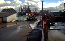 Đoàn xe tăng Nga áp sát thủ đô Ukraine