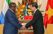 Chủ tịch UBND TP HCM Phan Văn Mãi tiếp Tổng thống Sierra Leone
