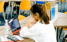 Học hành sa sút do lệ thuộc thiết bị điện tử