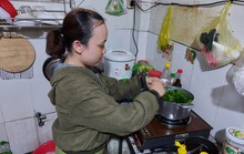XOAY XỞ VỚI LƯƠNG TỐI THIỂU (*): Công nhân cần được chia sẻ