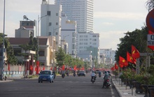 Rực rỡ Đường cờ Tổ quốc trên tuyến phố đắc địa nhất Bình Định