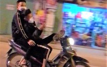 Hú hồn cảnh 2 quái xế lái xe máy bằng 1 chân, tay bấm điện thoại