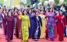 Hơn 2.000 người trong trang phục áo dài diễu hành tại TP HCM